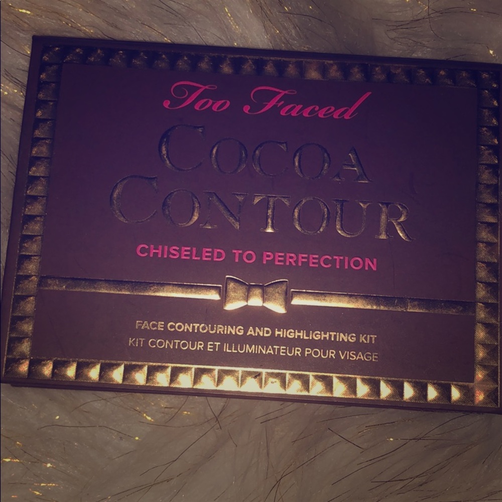 Too faced cocoa contour and highlight kit.